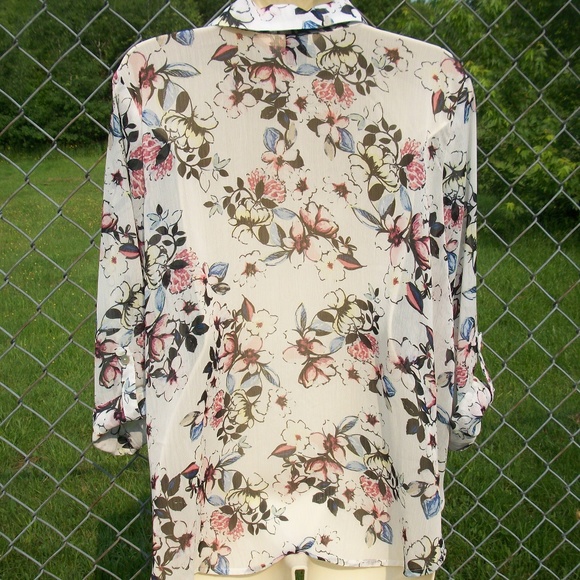 About A Girl Sheer Floral Blouse Sz S - Picture 6 of 6